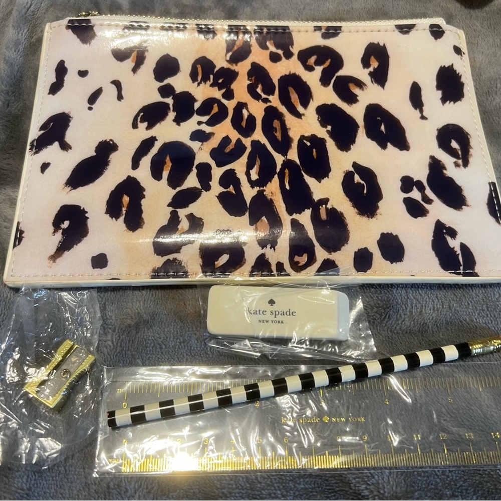KS patent leopard pencil case